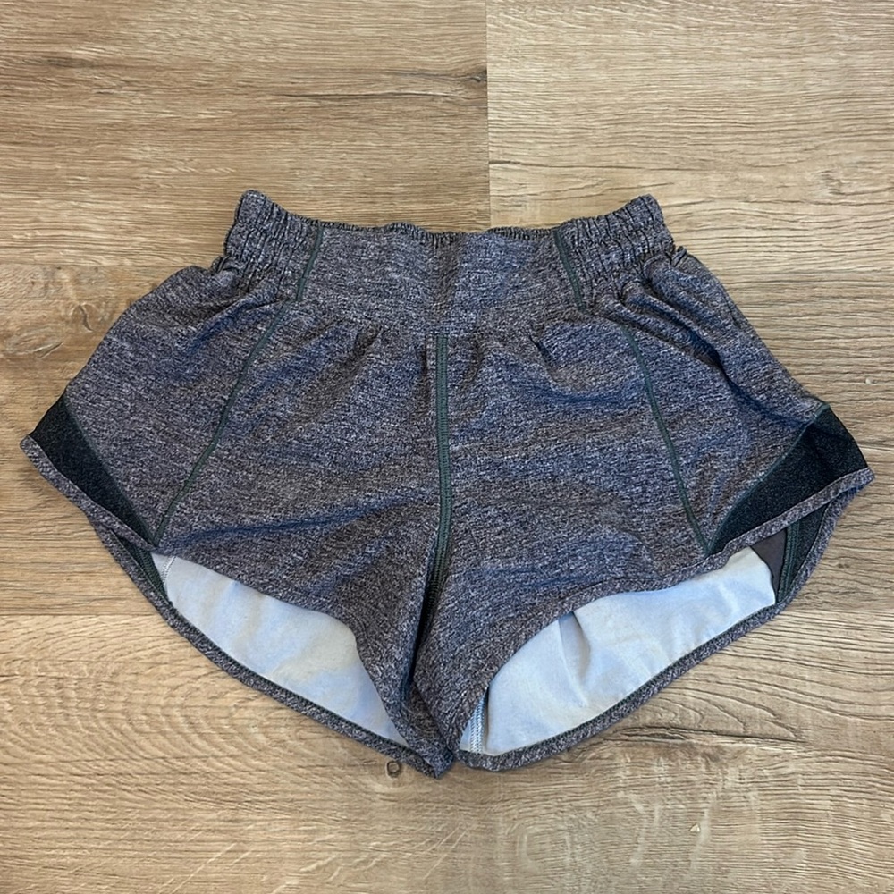 Lululemon LR 2.5 in Hotty Hots Size 0 in Heathered Gray